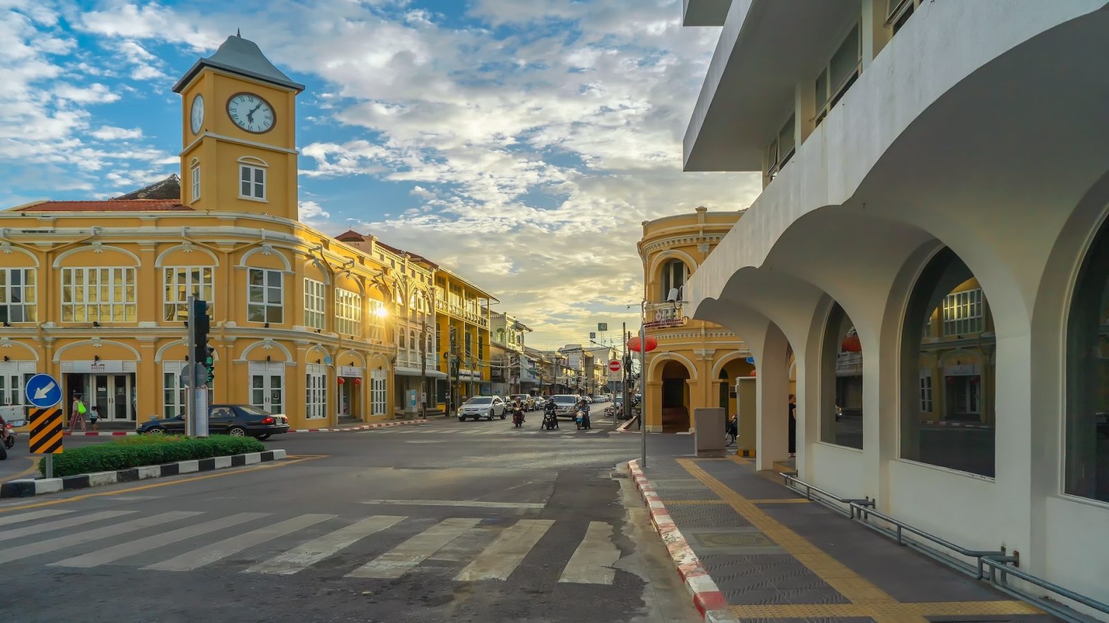 Khám Phá Phố Cổ Phuket - Phuket Old Town